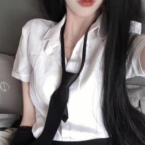 一个男人和一个女人海报